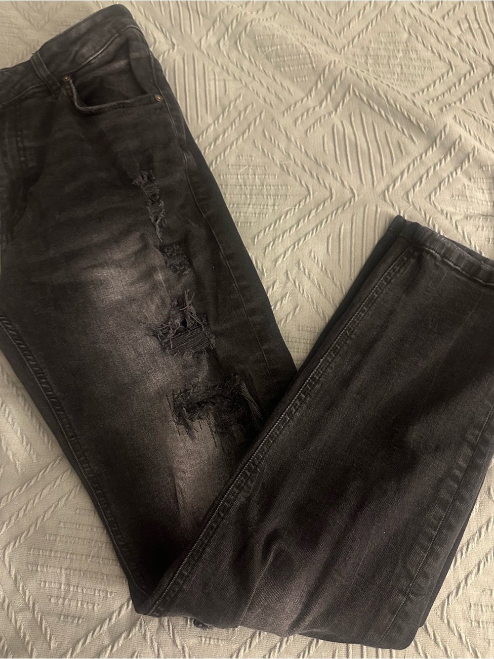 Men's Black Distressed Slim Fit Jeans